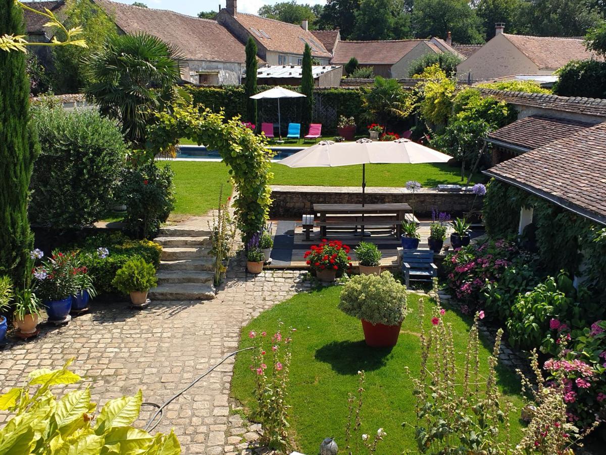 Les Glycines Bed & Breakfast Ury Exterior photo