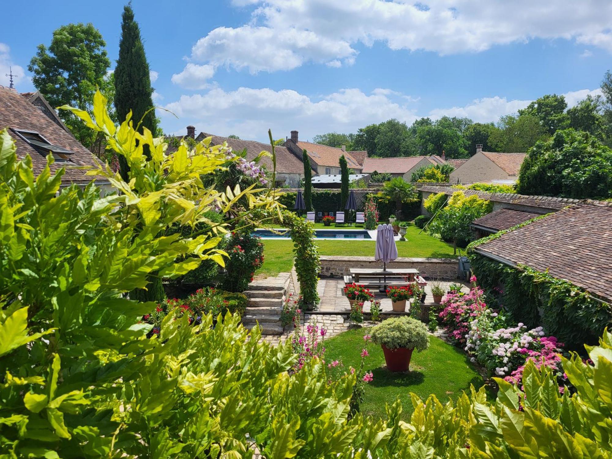 Les Glycines Bed & Breakfast Ury Exterior photo