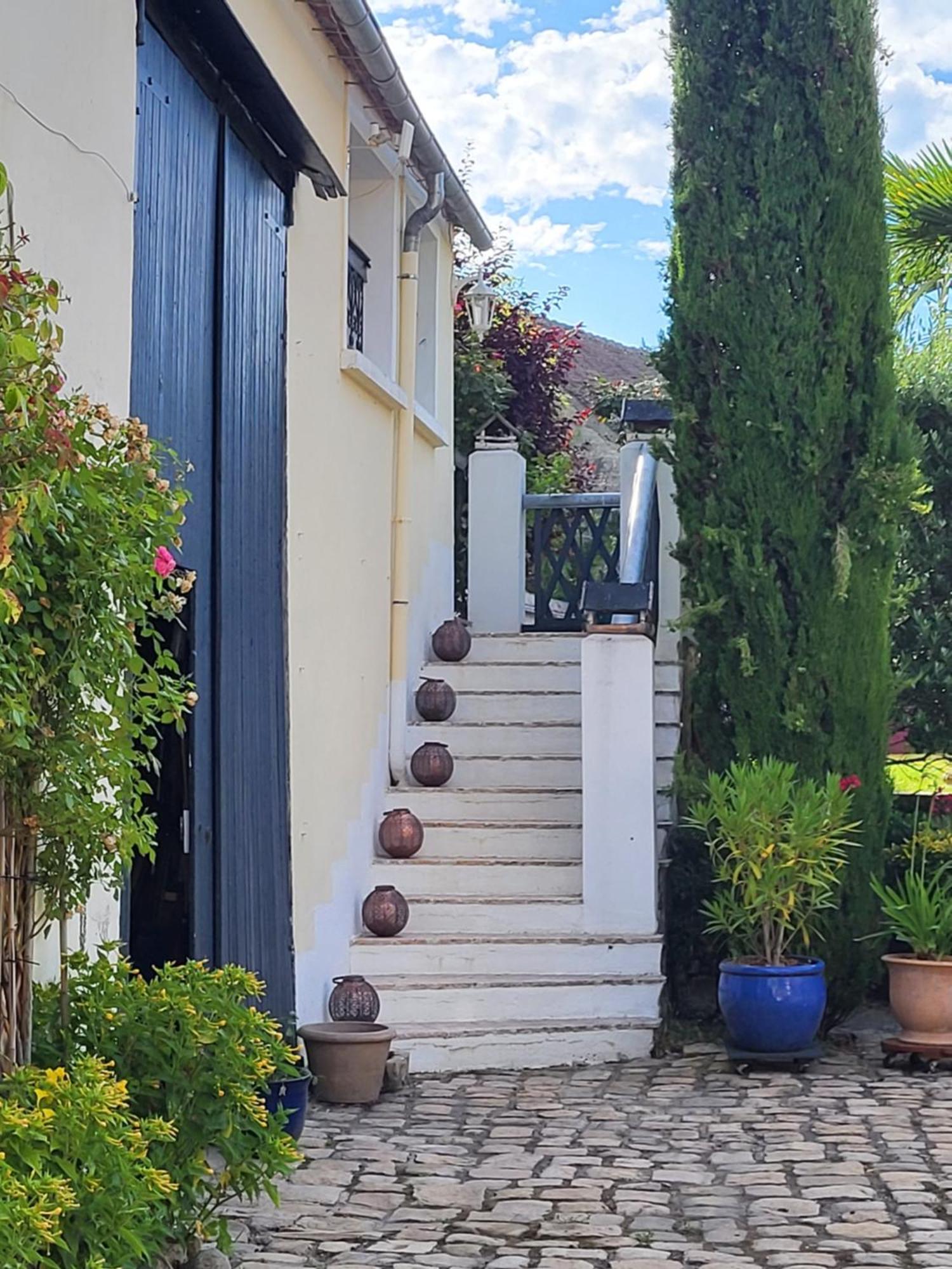 Les Glycines Bed & Breakfast Ury Exterior photo
