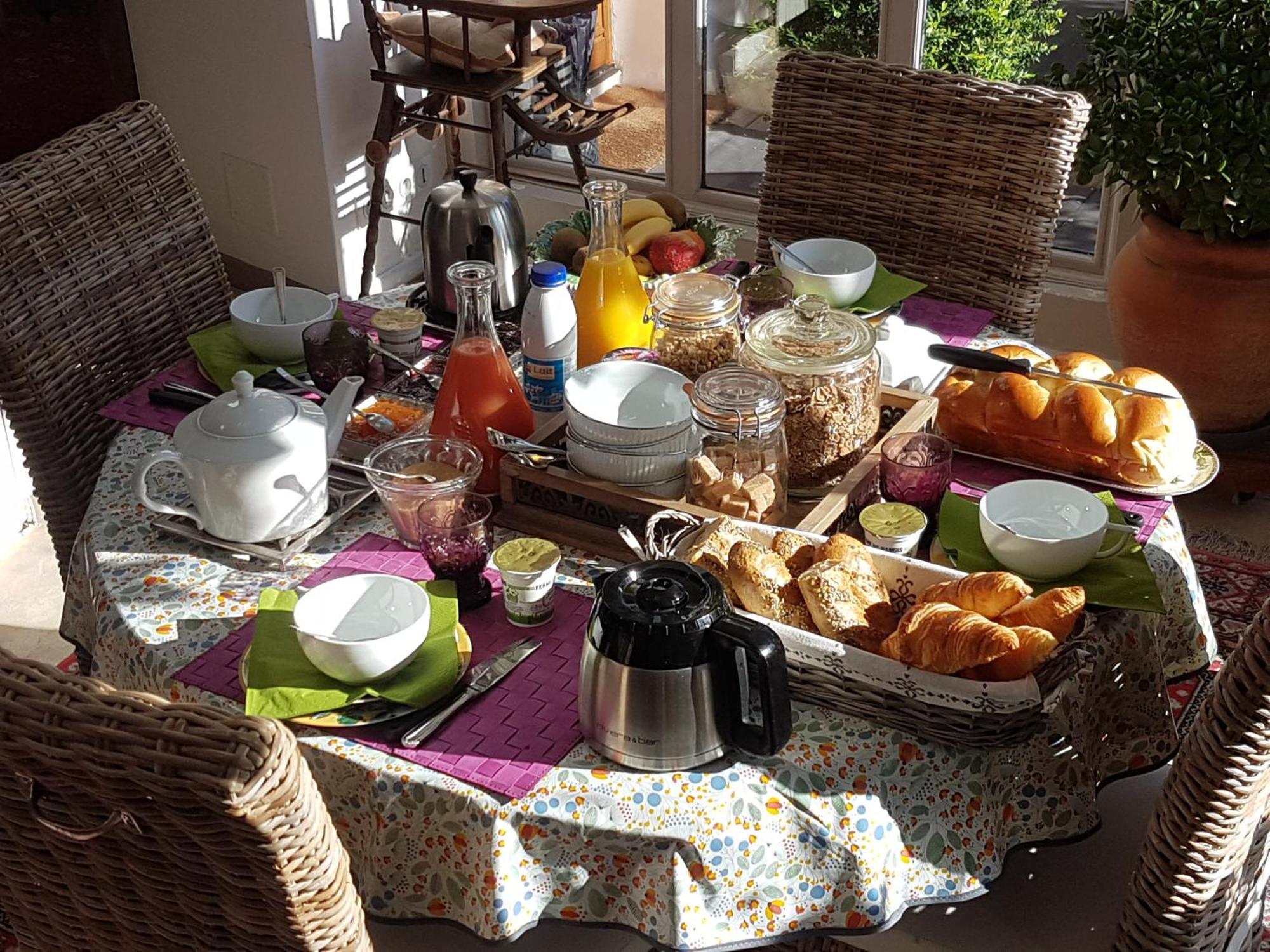 Les Glycines Bed & Breakfast Ury Exterior photo