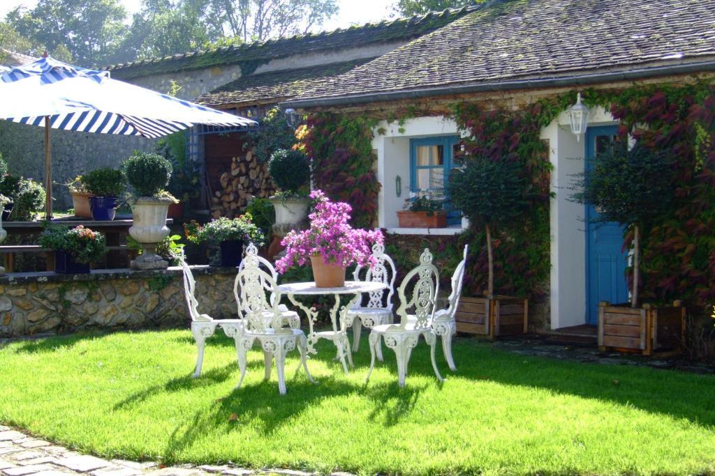 Les Glycines Bed & Breakfast Ury Exterior photo